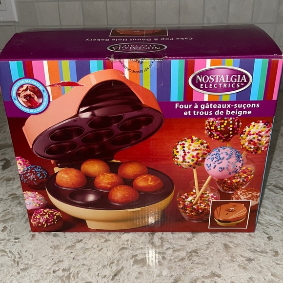 Cake Pop & Donut Hole Bakery. - Picture 1 of 7